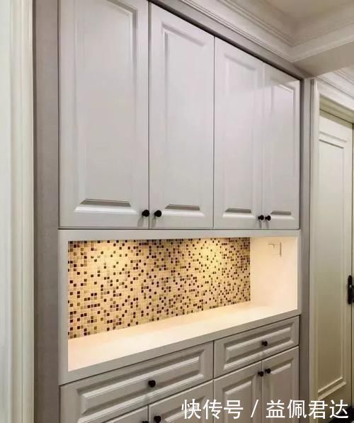 马赛克|老公坚持在过道打柜子,完工后我懵了,电视墙十分抢眼,谁见过!