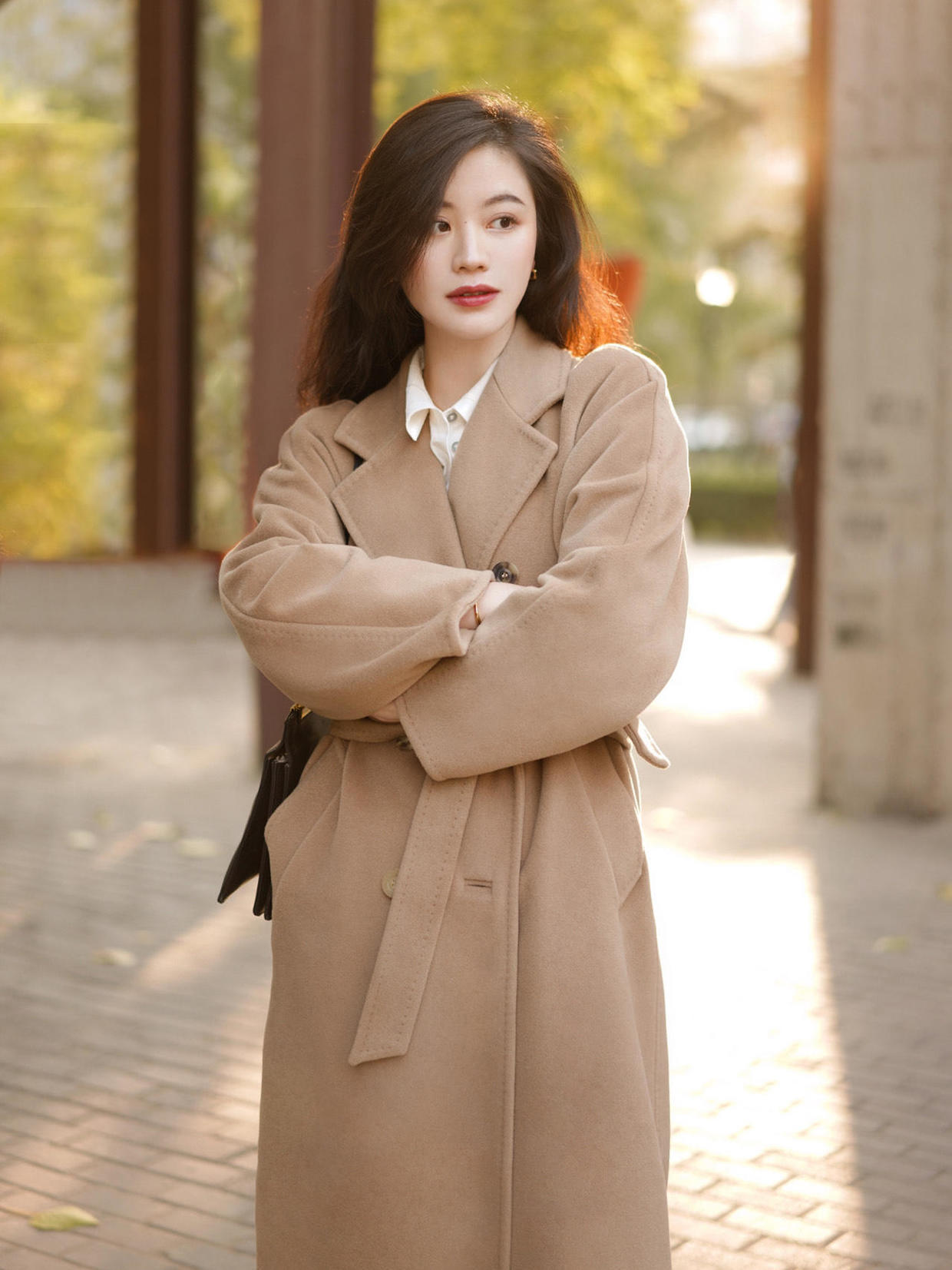 小蛮腰 职场女王不能缺的大衣穿搭,大气中又有小心机,学到就是赚到!