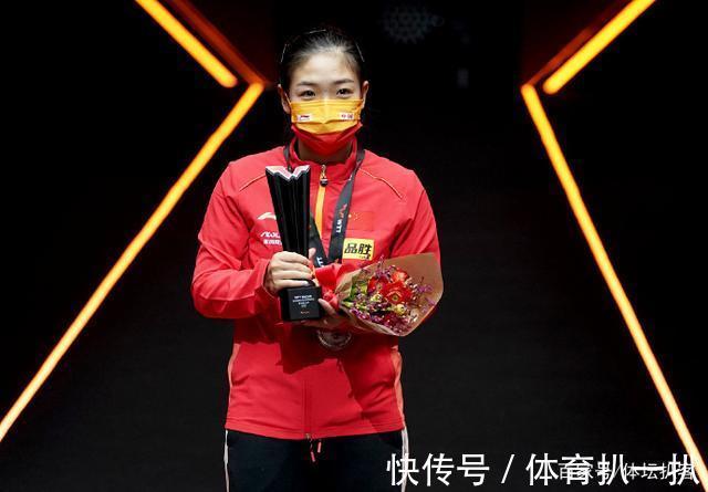 wtt|夺1冠1亚后,刘诗雯发声感谢国乒!大合影让出C位,名帅太低调