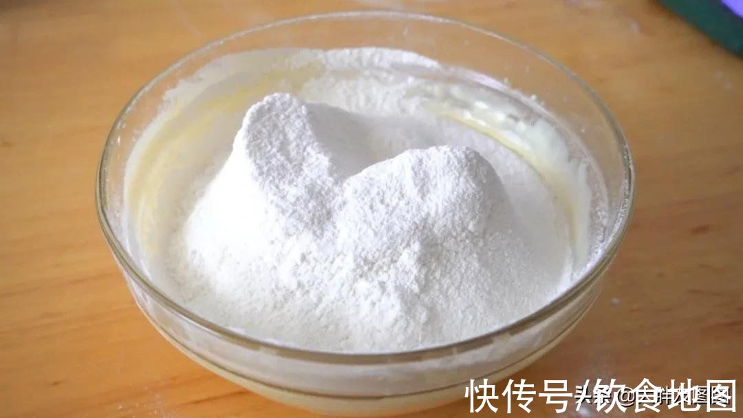 10分钟搞定热腾腾的早餐,不烤不蒸,软蓬的油墩子,上桌一秒光盘