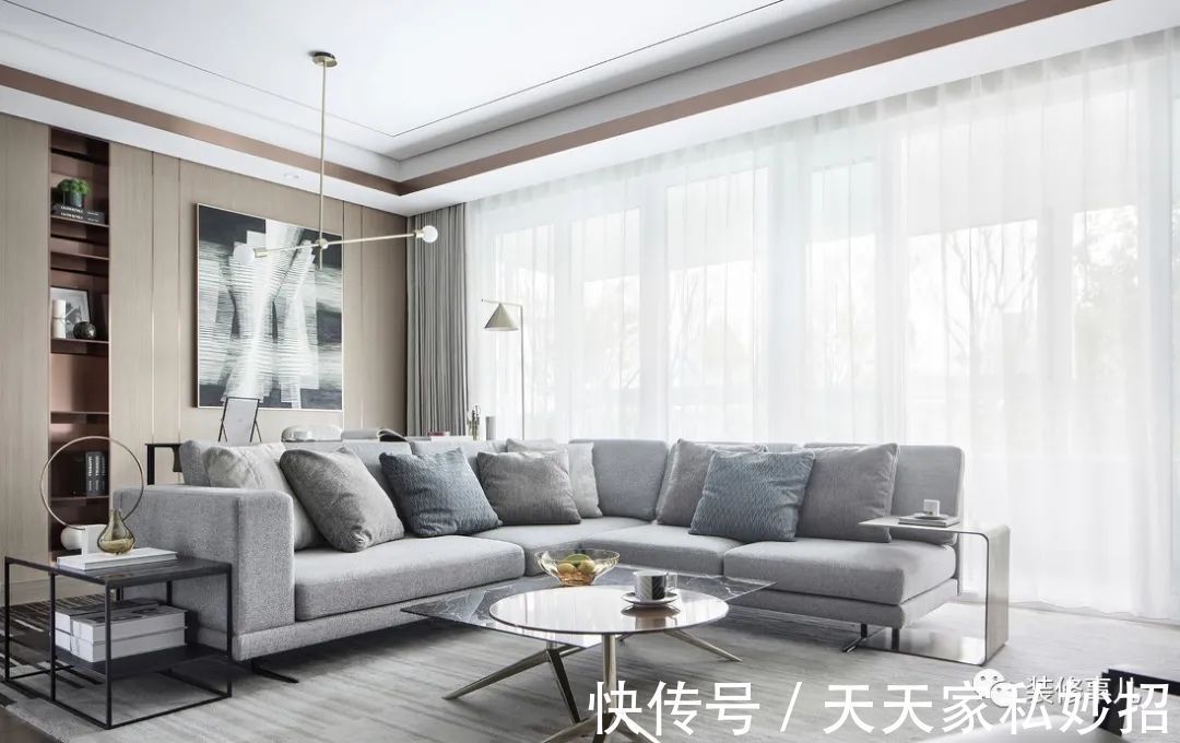 榻榻米|客厅沙发怎么买?U型太老土,聪明人家里这样摆,时尚省空间