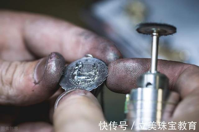 黄金首饰|黄金首饰坏了怎么选择专业的珠宝维修店铺?