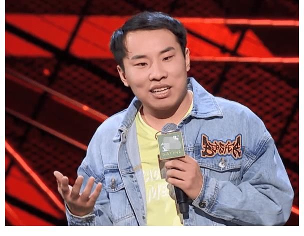 謝娜|《脫口秀4》總決賽，謝娜被嘲“沒文化”，網(wǎng)友：她根本聽不懂