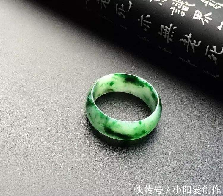 技术活|翡翠看“藓”是个技术活,“绿随黑走”是真的吗