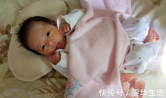 绿豆枕|宝宝睡觉时发生这3种行为,父母要注意了:娃想要睡枕头了!