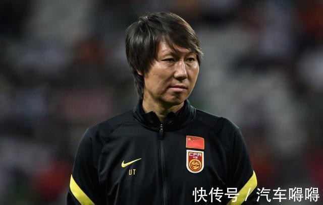 国足|最稳归化球员成最大漏洞,国足输球他难辞其咎,这钱算是白花了