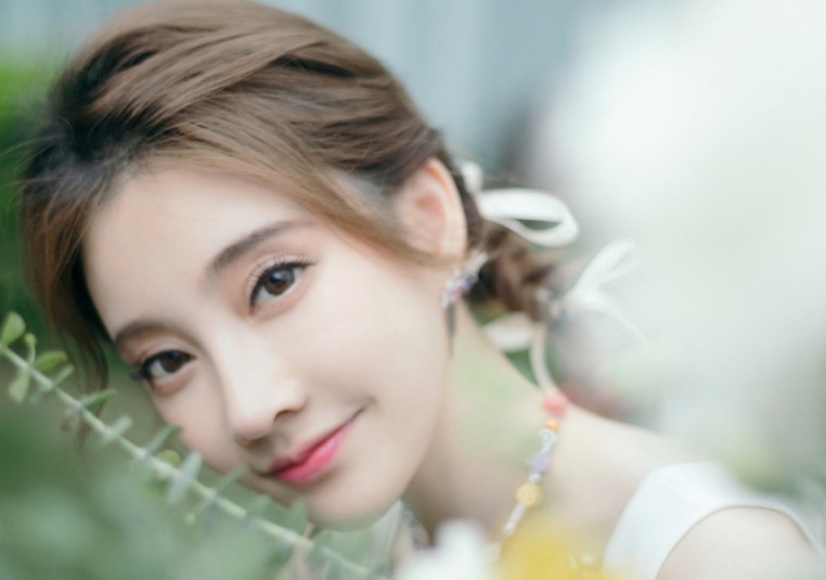 再见，少年|冯提莫参加《闪电咖啡馆》, 节目中反客为主, 展现综艺天赋