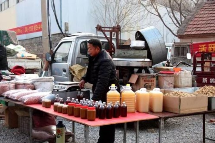 街头“现榨芝麻油”,又香又便宜,其实机器里有“玄机”,别上当
