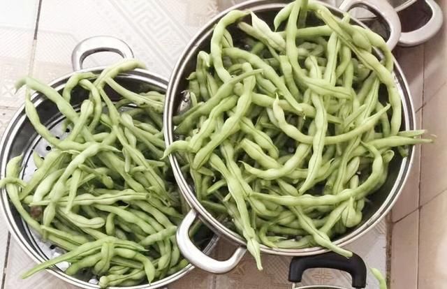 苦瓜|三伏天，不管有钱没钱，要多吃此菜，清热解暑营养高，再贵也要吃