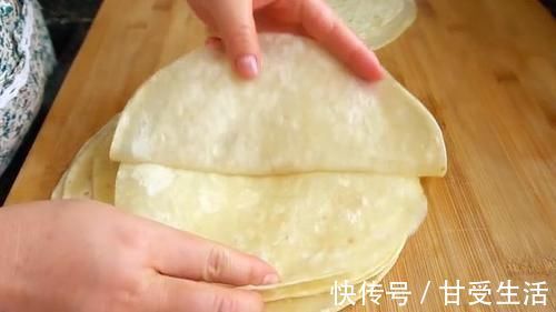 早餐|早餐别吃包子了，学会这样做，一个鸡蛋一张饼，营养美味真好吃