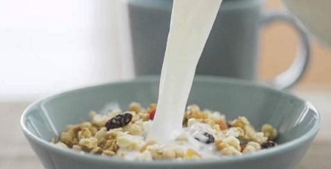 燕麦片|比泡面还“催肥”的食物,不少人当晚餐,难怪体重在蹭蹭“上涨”