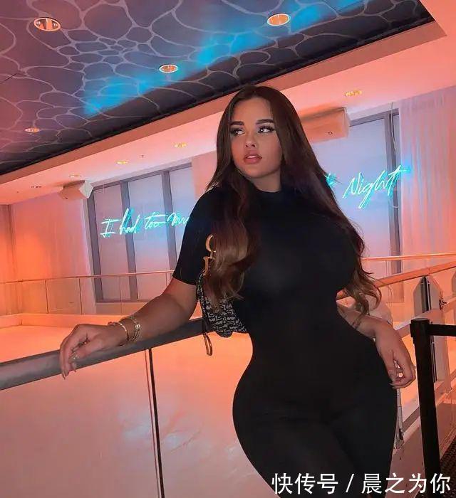 卡戴珊|俄罗斯健身网红，沙漏型的身材，被网友称“卡戴珊2.0版本”