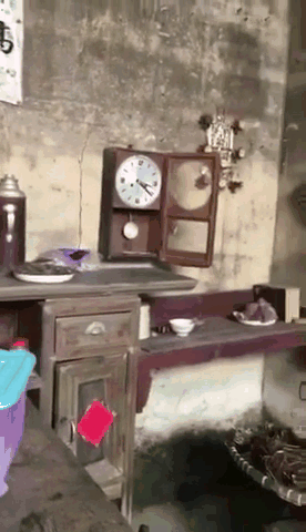 |搞笑GIF:小伙子,你这帽子是怎么到脚上的,说出你的故事