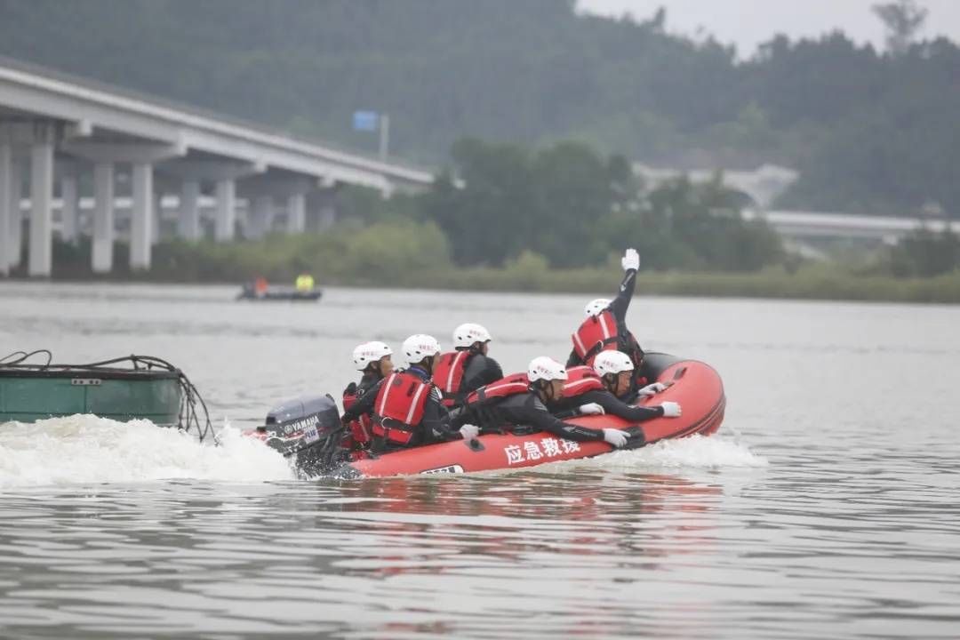 水域|四川首届社会力量水域应急救援技能竞赛在南充拉开帷幕