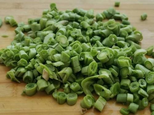 这菜是天然“祛湿高手”,常吃扫除体内宿便、湿气,小腰更瘦了