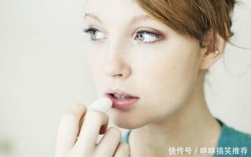 女生有这5个习惯,会让嘴唇变丑尤其第2个,不改掉难提升颜值