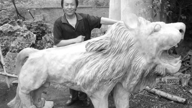 匠人$一匠人雕15米30吨重“雄狮”,称没1000万不卖,今宝物变“废品”