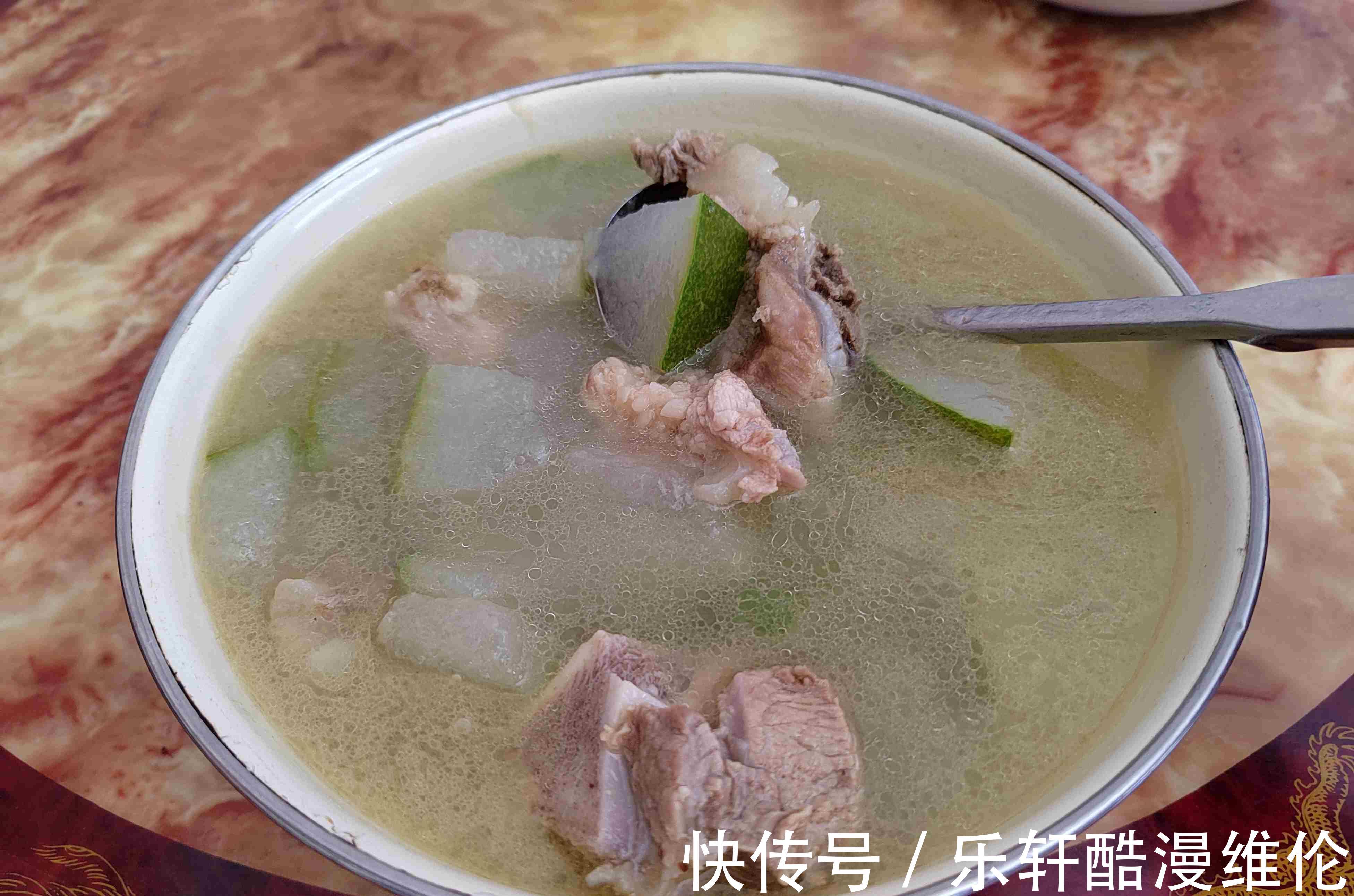 江西媳妇花2小时做午餐，只为让家人吃好，晒朋友圈，却被群嘲