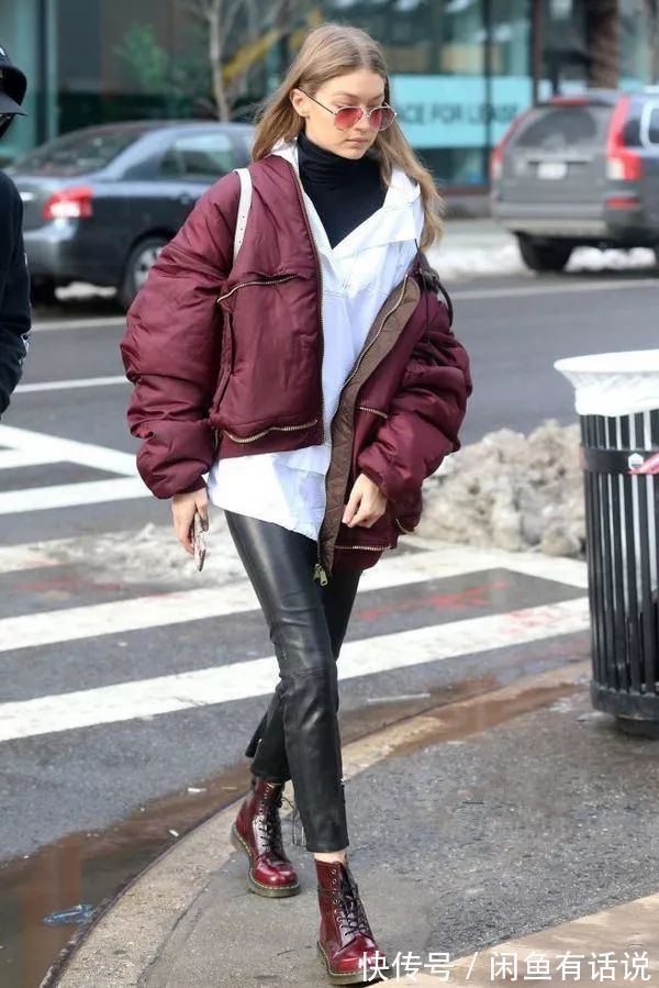 下装 穿羽绒服别配打底裤,太土!今年流行搭配这4种下装,保暖又洋气
