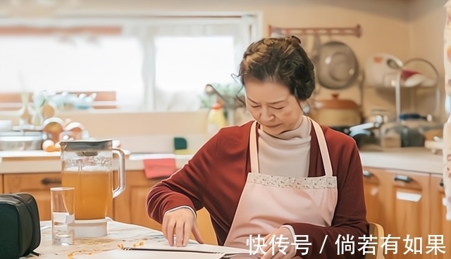 霍帅|我坐月子,闺蜜隔三岔五来家蹭饭,有天我弯腰捡筷子后掀翻了桌子