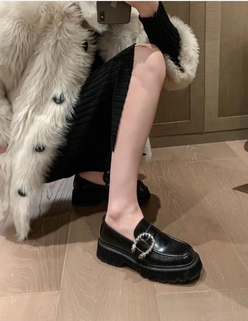 今年最想要的一双鞋，看着“丑”，但穿起来又显高又时髦