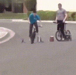 |搞笑GIF：妹子，你这太欺负人了，让你的粉丝情何以堪