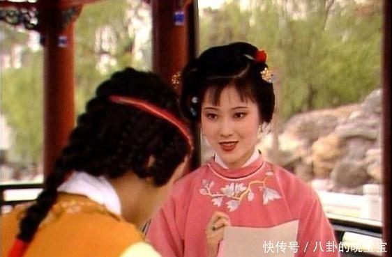 鸳鸯#尤二姐面见贾母,鸳鸯为何要掀起她的裙子?看看尤三姐就知道了