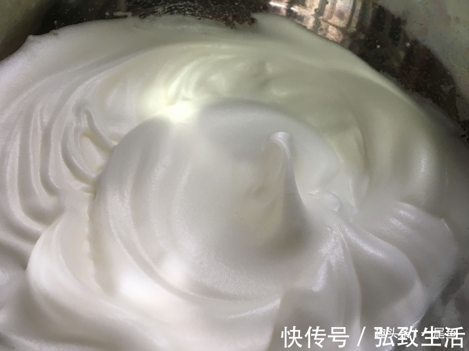 四个鸡蛋一碗糯米粉这样做，不煎不炸不蒸，香酥可口又松软