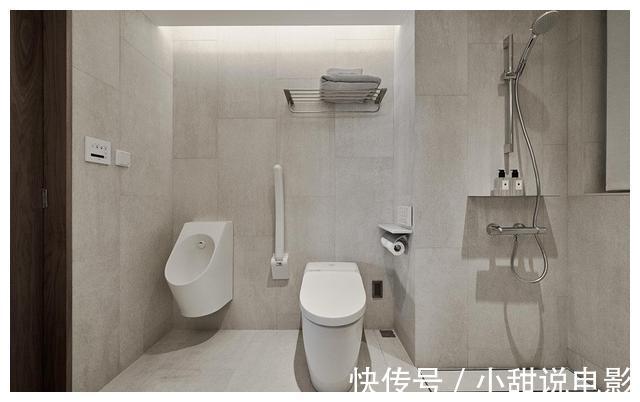 电视背景墙|不喜欢太浅的原木风格装修?看看他家的胡桃木,低调又显高级感!