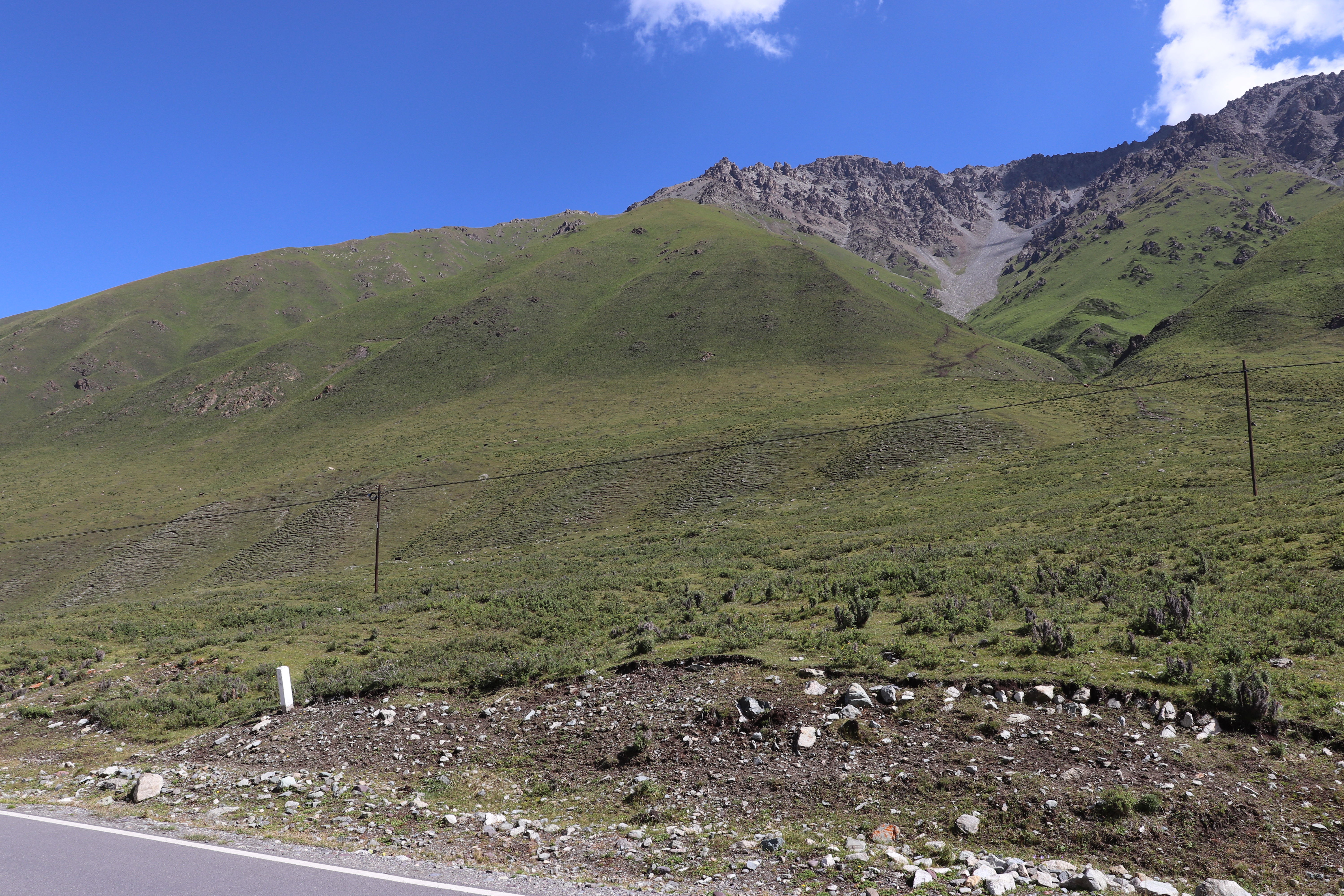 自驾独库公路，饱览天山风情