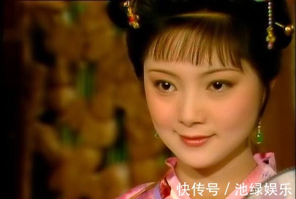 林黛玉&贾元春失宠后,薛宝钗忍不住做了2件丑事,露出她的丑陋的一面