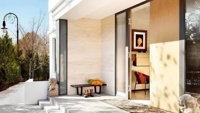 刘嘉玲的豪宅当中,有很多价值不菲的艺术品,就像一个艺术馆一般