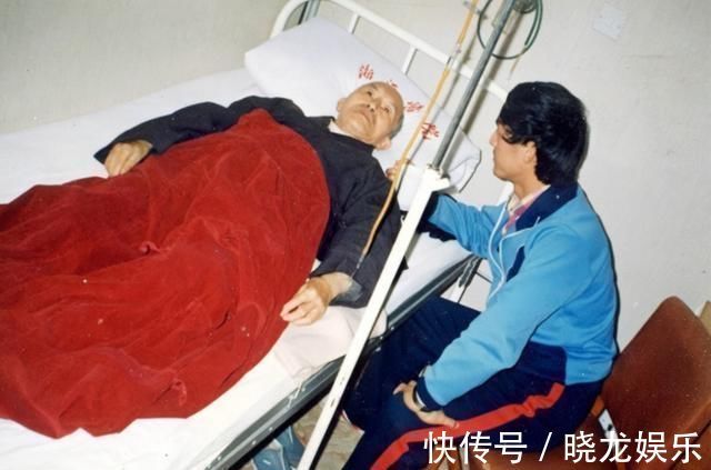 海灯法师&海灯法师77岁凭借二指禅倒立走红,圆寂多年后,徒弟说出事情真相