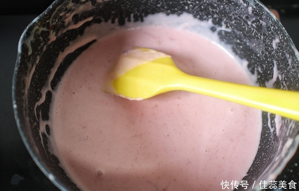 用平底锅就能做的草莓雪糕,简单零失败,关键口感无冰渣,更好吃