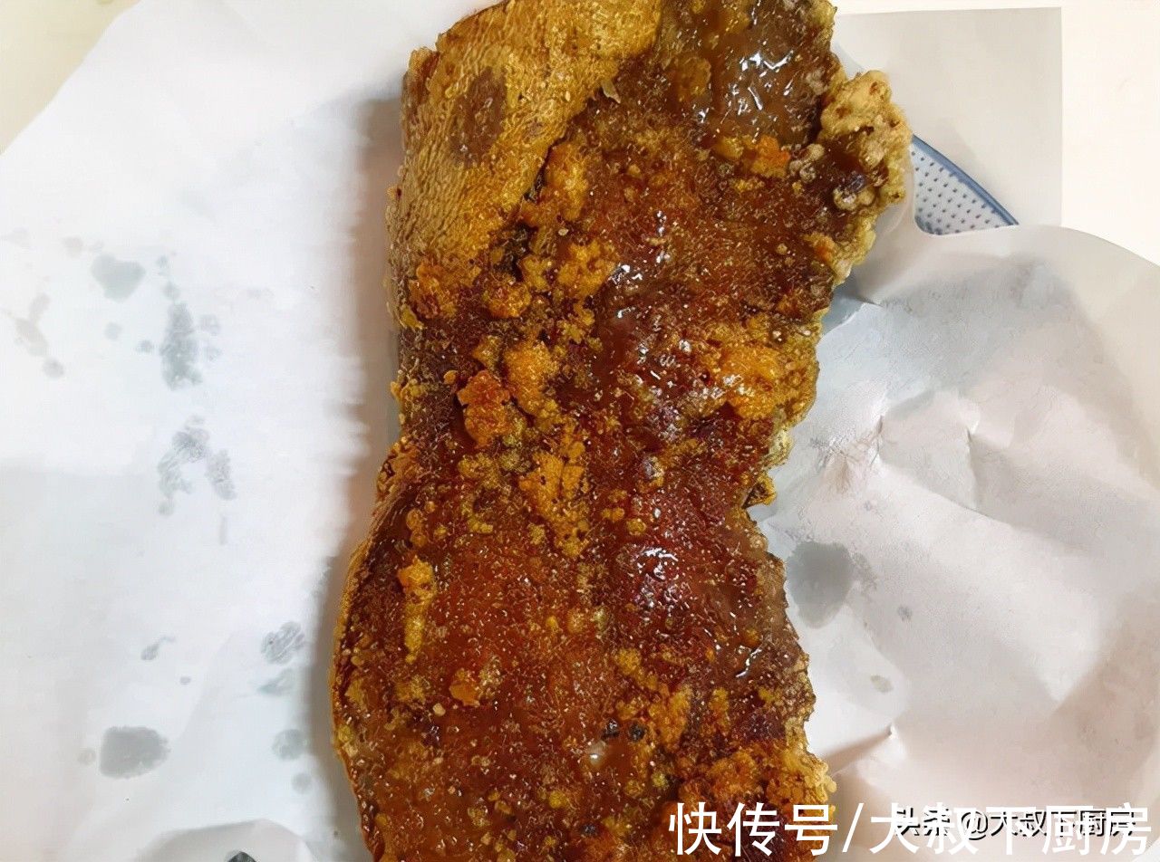 正宗客家美食,大叔教你十三香咸猪肉,酥脆味美,做法超简单