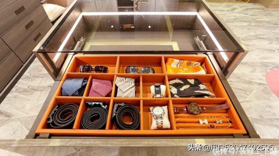 极简|轻奢定制最前沿——挂墙式衣帽间