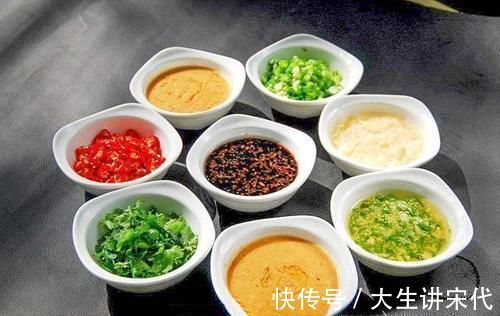 小哥|调芝麻酱时,最忌直接加水调,大厨教你一个妙招,口感细腻又香浓