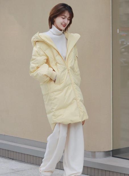 搭配 秋冬衣服别乱买，常备“高领衫”，搭配大衣、羽绒服都洋气