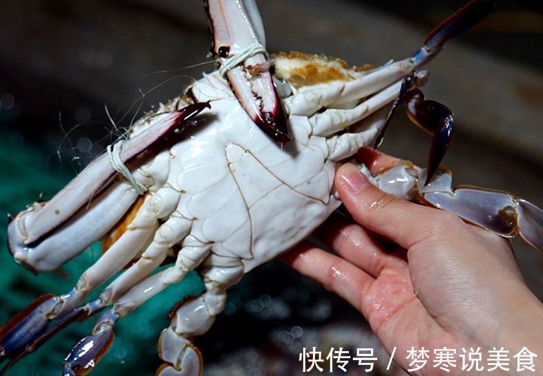 买梭子蟹，个头大未必好，老渔民教你4招，保准挑不到“空壳蟹”