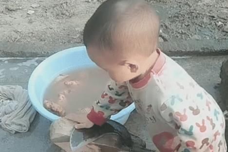 宝妈|“尿不湿”大侠走红,网友:本想仗剑走天下,奈何奶瓶放不下