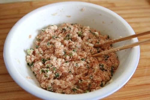  松软|生煎包在家做，底部金黄酥脆，内里松软鲜香，详细做法一看就会