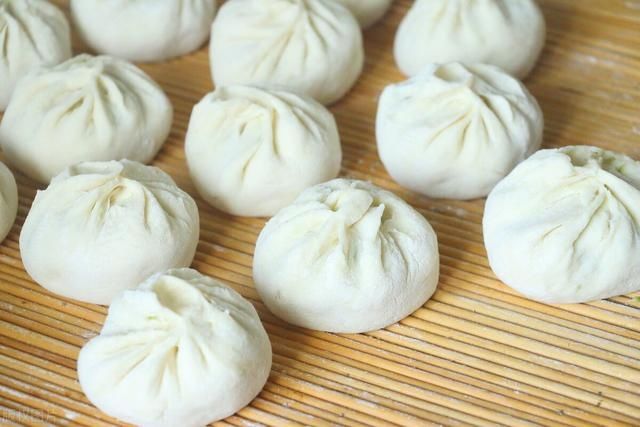 包子|三伏天蒸包子，素馅比肉馅香，应季蔬菜新鲜美味，鲜香可口