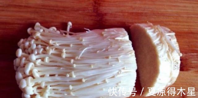 小窍门|很多人吃金针菇都会把根给丢了,学会这个小窍门,可以连吃一个月!
