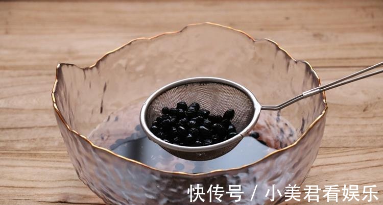 黑豆仁|夏天最该吃的不是绿豆,而是它,没精神多吃点,泡几天再吃好香呀