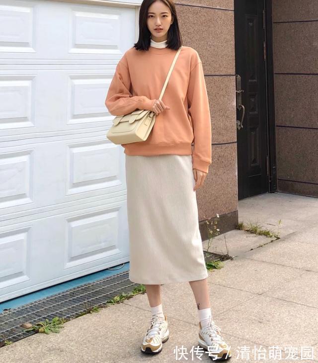 运动裤 卫衣下不兴“运动裤”了,今春流行“新穿法”,显年轻还巨时髦