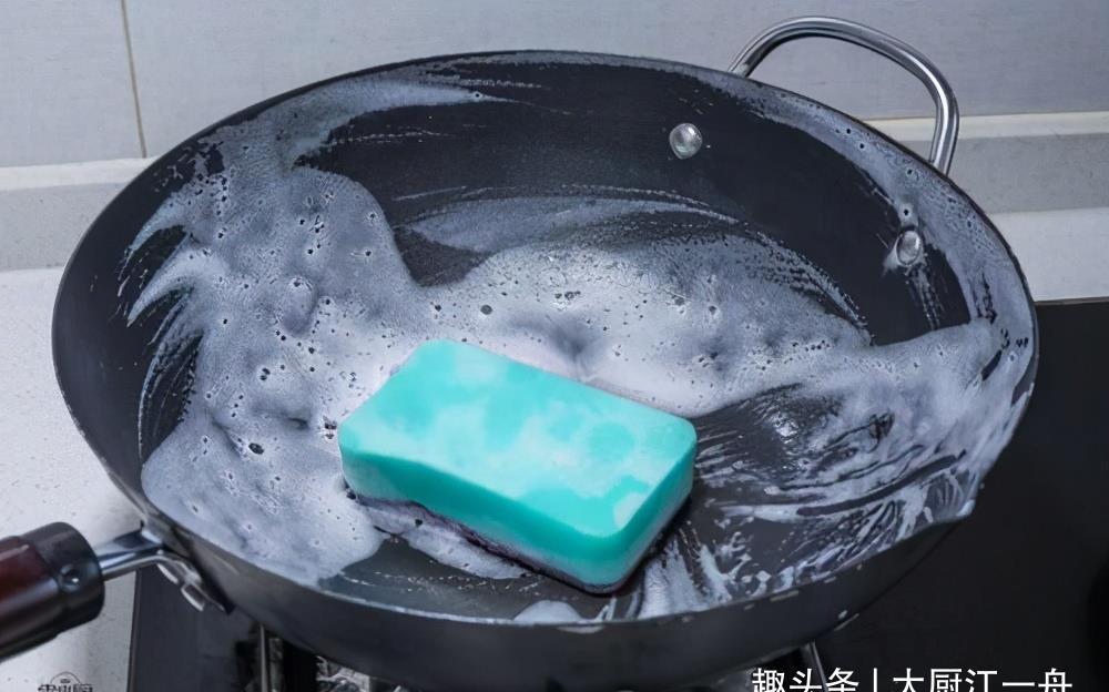 钢丝|同样是炒锅,不粘锅和铁锅区别大,弄懂了再买不吃亏
