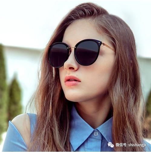 长发|方脸戴墨镜梳露额发型真酷!方脸女生流行的露额长发梳法
