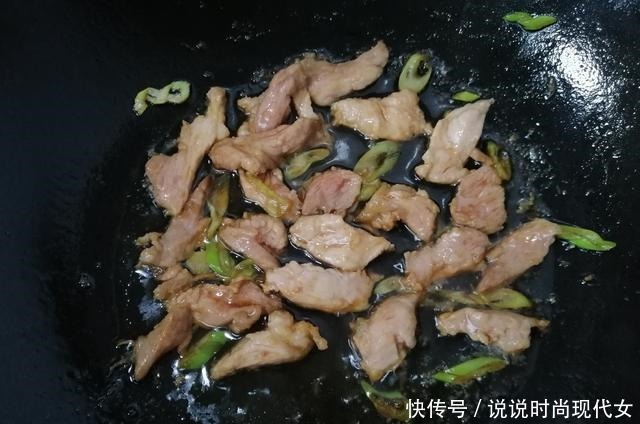 夏天最该吃的，不是黄瓜而是它，清热解暑，清心明目，全家爱吃！