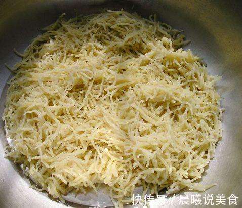 土豆新做法,2碗米饭不够吃,做法独特有简单,大人小孩超爱吃