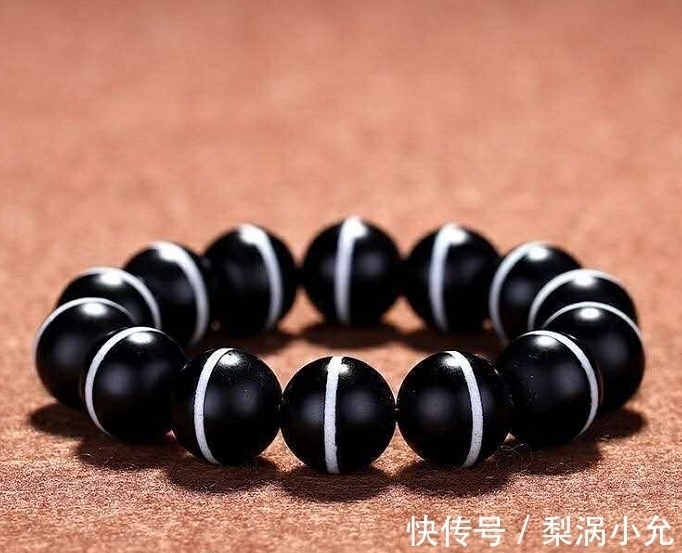 油润$为什么有钱老板喜欢佩戴天珠,天珠浑然天成,让人慨叹造物之完美